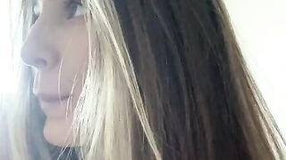 OliviaHardi Sex Chat With Horny Long Haired Babe