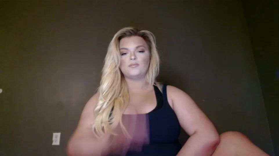 Kellynicolexoxo Plumpy Busty Blonde S Cam Video