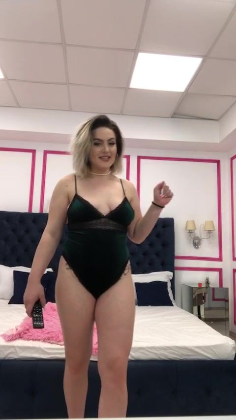 GloriaAnne Lovely Plumpy MILF S Cam Video