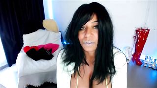 FloritaDoBrasil flashes some boobs