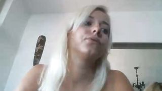 lindahotschot-CB webcam threesome -young tanned blonde rides old dick