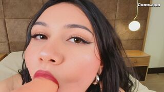 Curvy Brunette Has Fun Fucking Her Pussy Hole