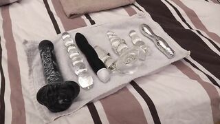 Watch model insert objects into her peehole