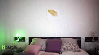 nika_lodge short-haired teen blonde masturbation chaturbate webcam video 21-05-2020 2