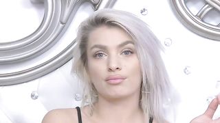DaphneGliss Cute Face Platinum Blonde Camgirl