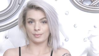DaphneGliss Cute Face Platinum Blonde Camgirl
