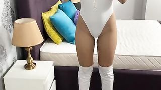 DevonaEvans Self-filming Classy Blond teen on High-heels