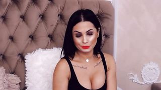 HeidiTaylor petite busty brunette 1117