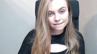 beckytras - Blue-eyed beauty with a cute smile webcam chat