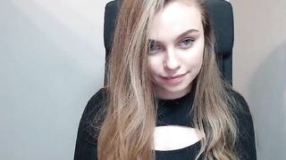 beckytras - Blue-eyed beauty with a cute smile webcam chat
