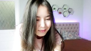 jessy_lin -  Young Asian girl with beautiful smile webcam chat