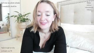 braingirl -  Sexy mommy with a beautiful smile webcam chat