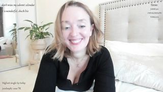 braingirl -  Sexy mommy with a beautiful smile webcam chat