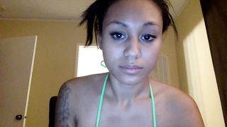 baristachicka28 - Big eyed Latina webcam chat