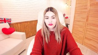 tinawilliamss - Cute blonde with a puffy mouth chatting