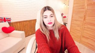 tinawilliamss - Cute blonde with a puffy mouth chatting