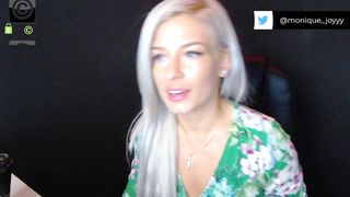 debralee - Blue-eyed blonde with plump lips