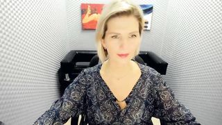 watermelonyy - Mature beautiful blonde with short hair