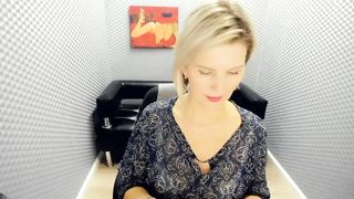 watermelonyy - Mature beautiful blonde with short hair