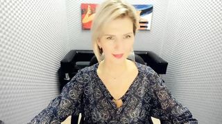 watermelonyy - Mature beautiful blonde with short hair