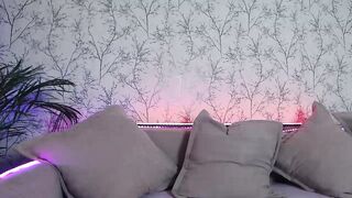 Screenshot from 1dream_magical's live webcam sex show video