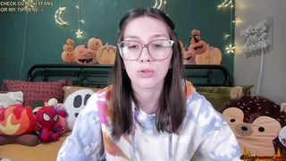 daydreamur_gurl - Wanna strip off this innocent webcam girl in glasses?