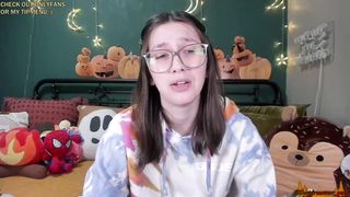 daydreamur_gurl - Wanna strip off this innocent webcam girl in glasses?