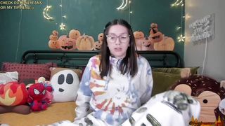 daydreamur_gurl - Wanna strip off this innocent webcam girl in glasses?