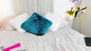 valery_windsorr - Booty hot brunette's webcam chat