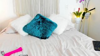 valery_windsorr - Booty hot brunette's webcam chat