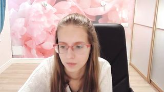 alice_adamsi - Shy sweet teen's webcam chat