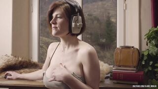 claire_moulin - Wanna rub your cock between big boobs of  this French cutie?