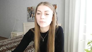 luluami - Cute blonde amateur's webcam chat