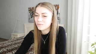 luluami - Cute blonde amateur's webcam chat