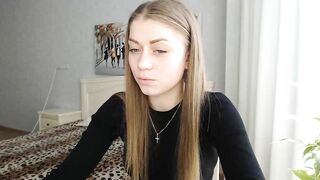 luluami - Cute blonde amateur's webcam chat