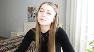luluami - Cute blonde amateur's webcam chat