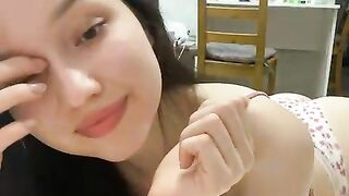 LilyQuinn - Beautiful young babe flirting in bed on camera