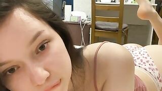 LilyQuinn - Beautiful young babe flirting in bed on camera
