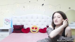 Amateur brunette babe posing in bra on webcam show