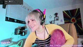 tricky_nymph - Cute blondie flashing nice butt