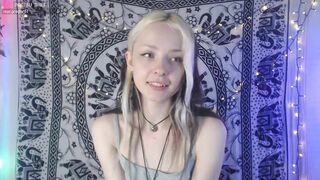 crystal_forest - Skinny blonde baby's webcam video