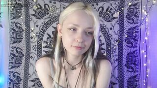 crystal_forest - Skinny blonde baby's webcam video