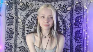 crystal_forest - Skinny blonde baby's webcam video
