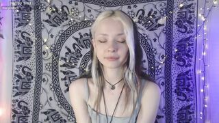 crystal_forest - Skinny blonde baby's webcam video