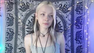 crystal_forest - Skinny blonde baby's webcam video