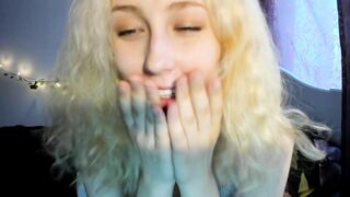 shelly333 - Adorable young blondie's cam video