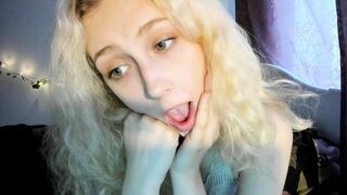 shelly333 - Adorable young blondie's cam video