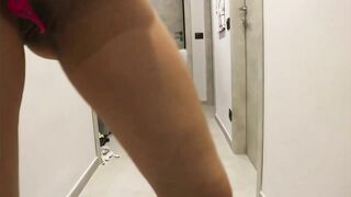 catty190 - Brunette satisfying pussy on webcam