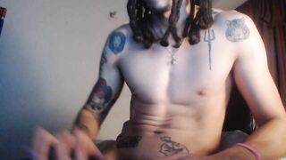 kamus2 - Tattooed guy wanking big dong