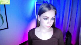bratz_cloy - Imagine her incredibly big beautiful eyes looking up when sucking your dick!